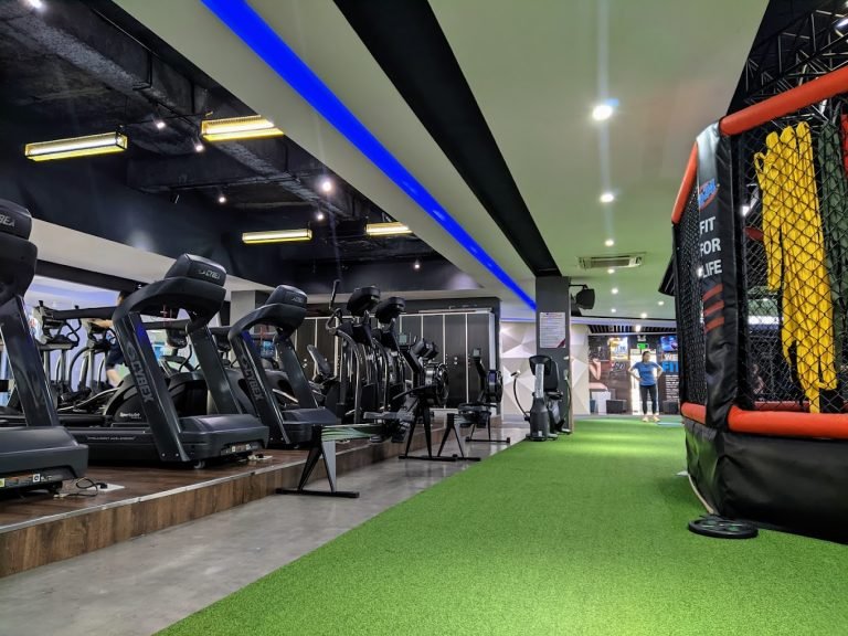 Top 10 Phòng Gym Quận 3, TP.HCM 2025 Giá Rẻ, Chất Lượng, Có PT Photo of Fit 24 Ho Xuan Huong Sports Club