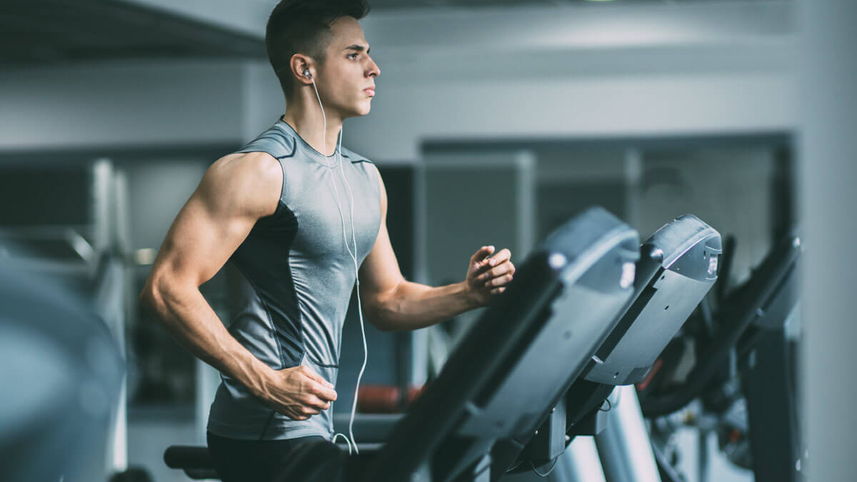 Những Bài Tập Cardio Cho Nam: Đốt Mỡ Hiệu Quả, Luyện Tim Khỏe Mạnh Bài tập cardio cho nam: Máy chạy bộ đốt calo hiệu quả