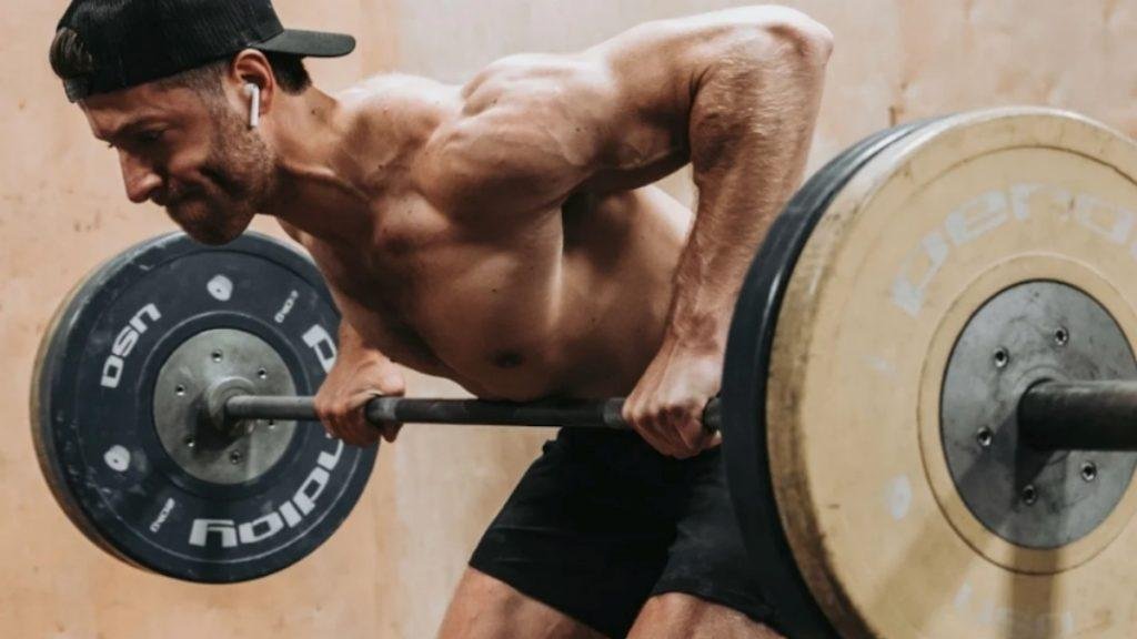 Tập Gym Cho Nam Giúp Hông To: Bí Quyết & Bài Tập Hiệu Quả Hình ảnh minh họa kỹ thuật Barbell Deadlift đúng, tập trung vào cơ lưng và hông cho nam