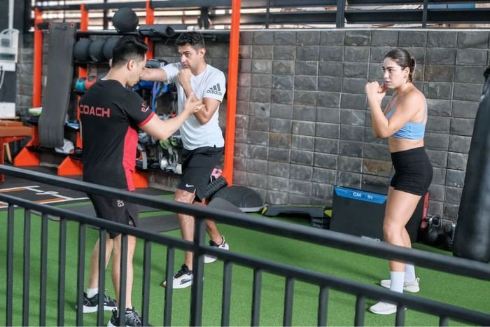 Học viên boxing luyện tập với bao cát tại PIG GYM 2 Đà Nẵng