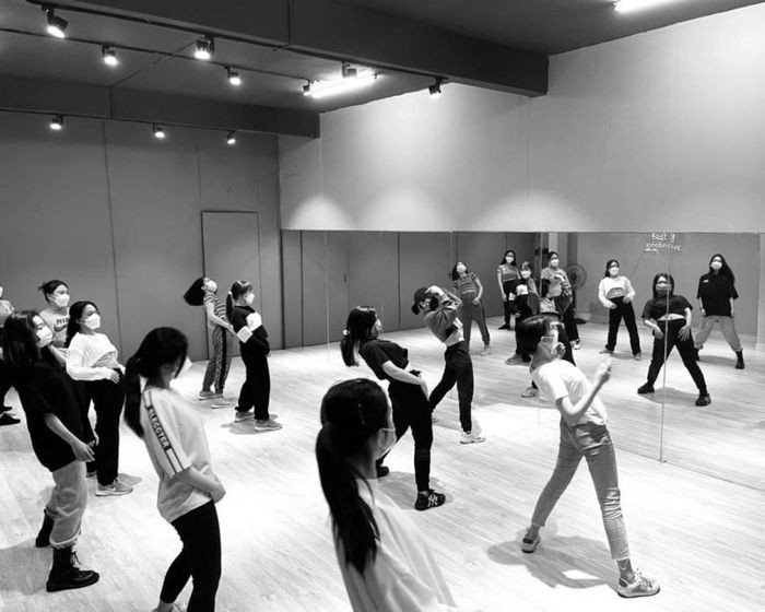 Top 10 địa điểm học nhảy Đà Nẵng tốt nhất hiện nay Lớp học Sexy Dance tại Jan Dance Đà Nẵng, giúp học viên tự tin thể hiện cá tính và vẻ đẹp hình thể.