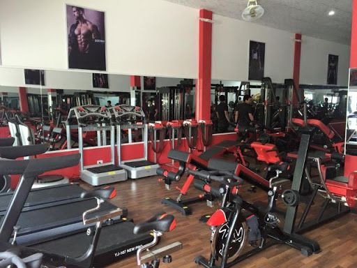 Các học viên đang tham gia lớp Zumba sôi động tại K Fitness Center Đà Nẵng