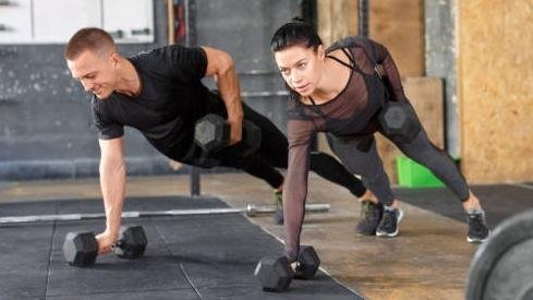 Khởi động đúng cách trước khi tập gym tại nhà để tránh chấn thương