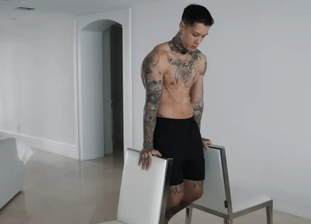 Các Bài Tập Gym Cơ Liên Sườn Cho Nam: Xây Dựng Vòng Eo Săn Chắc Tấm ván nghiêng (Side Plank) cơ liên sườn bodyweight