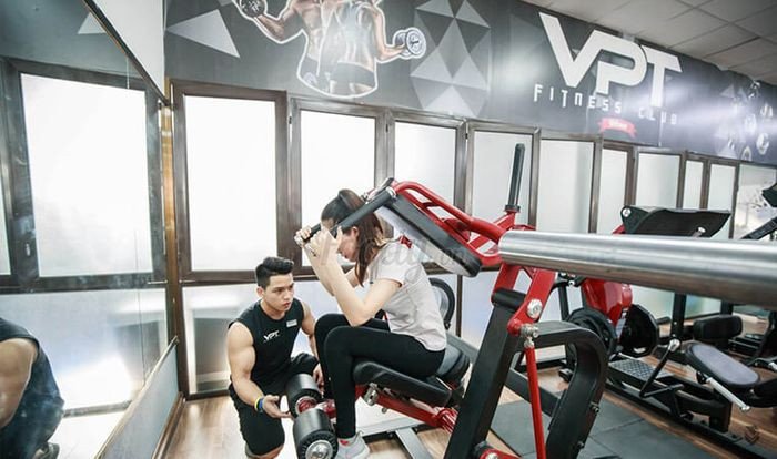Khu vực máy chạy bộ hiện đại tại VPT Fitness &amp; Yoga CLUB Đà Nẵng