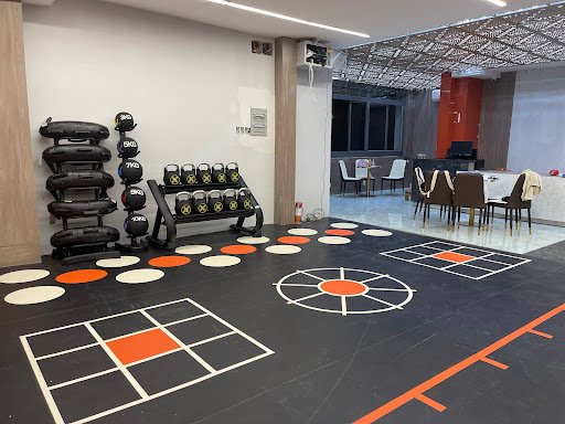 Top 10 Phòng Tập Yoga TP.HCM Uy Tín, Chất Lượng Nhất AHA GYM Hoàng Hoa Thám