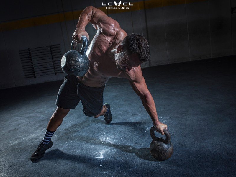 Hướng dẫn thực hiện Renegade Rows, bài tập giúp tăng cường cơ lưng, tay và cơ bụng