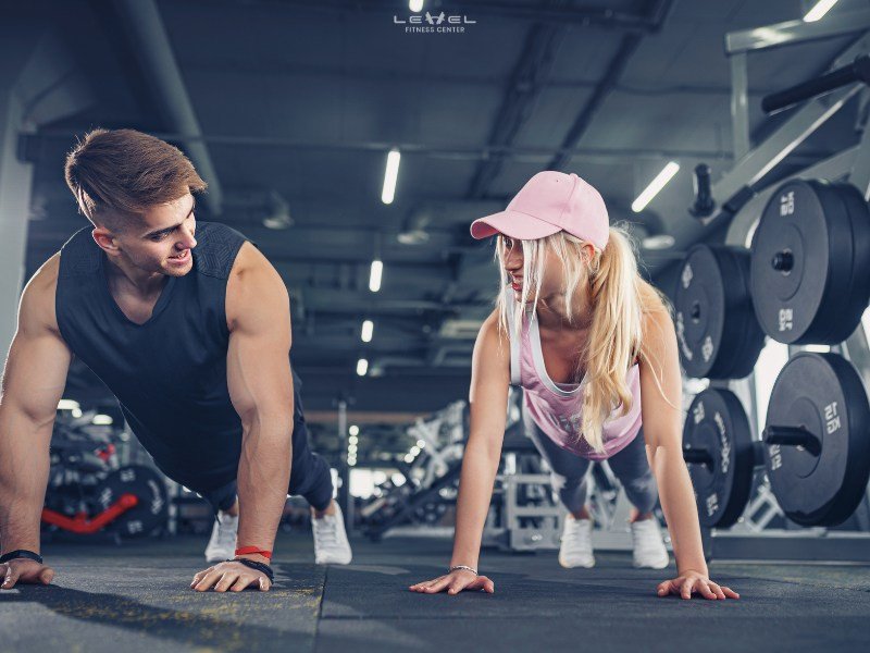 Tập luyện cùng bạn bè giúp tăng thêm động lực và niềm vui