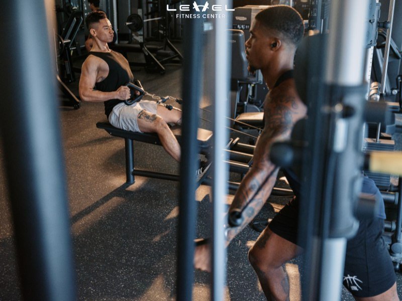 Bài tập Pull-up (kéo xà đơn) giúp phát triển cơ lưng và cánh tay