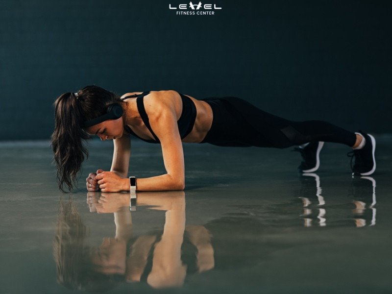 Plank giúp tăng cường sức mạnh cơ bụng và lưng dưới