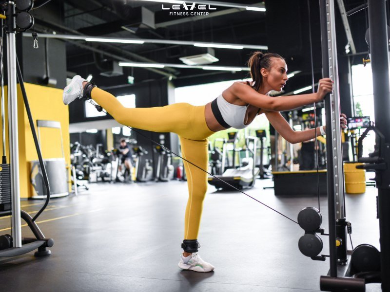 Hướng dẫn tập Cable Glute Kickback