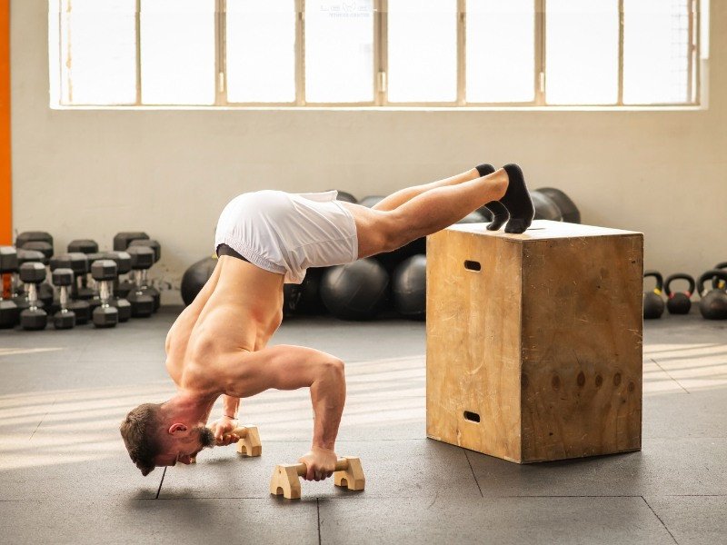 15 Bài Tập Vai Cho Nam: Bí Quyết Sở Hữu Bờ Vai Rộng, Săn Chắc cac bai tap vai cho nam 12