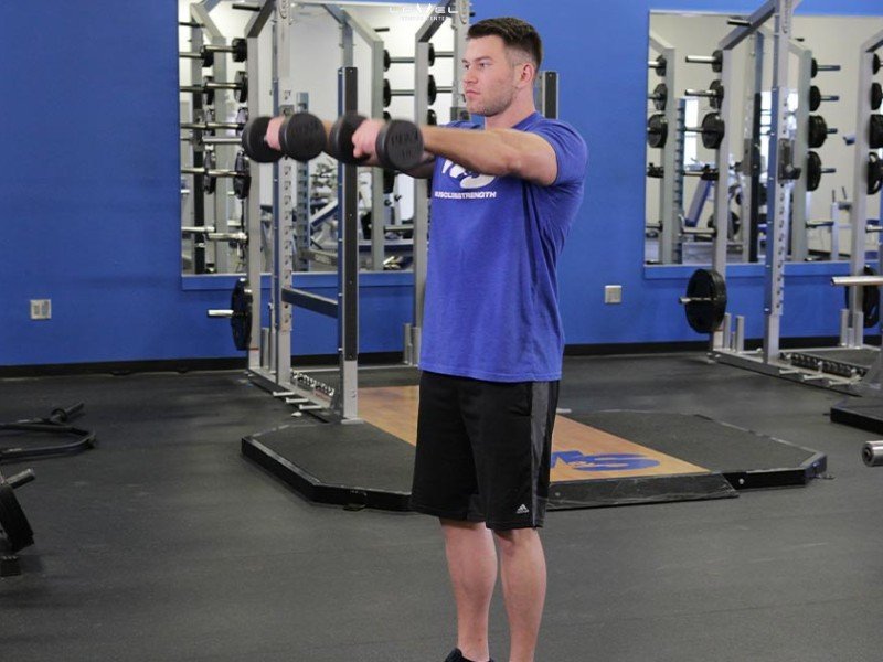 Front Raise giúp phát triển cơ vai trước, tạo vẻ ngoài mạnh mẽ và cân đối