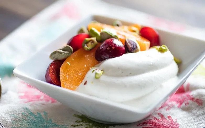 Bí Quyết Tăng Vòng 3 Nhanh Chóng và Hiệu Quả: Chế Độ Ăn Uống và Luyện Tập Sữa chua Hy Lạp giàu protein, hỗ trợ tăng kích thước vòng 3 hiệu quả