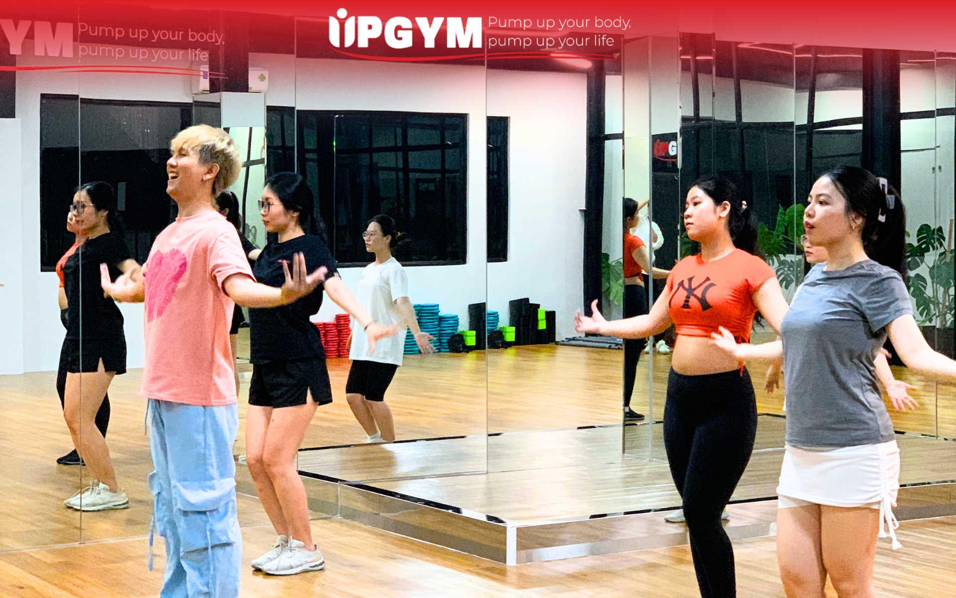 Zumba Là Gì? Hướng Dẫn Chi Tiết Từ A-Z Cho Người Mới Bắt Đầu Tại Eagle Fitness Chuẩn bị giày và trang phục thoải mái phù hợp khi tập zumba cho người mới bắt đầu