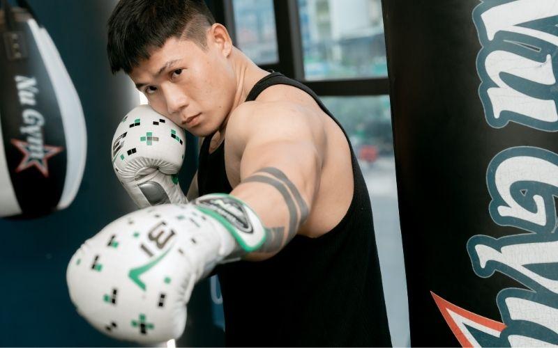 Boxing Cho Người Mới Bắt Đầu: Hướng Dẫn Toàn Diện Từ A Đến Z Hướng dẫn kỹ thuật di chuyển chân và né đòn cơ bản khi tập boxing