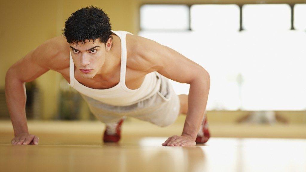 Vi du lich tap gym 3 buoi mot tuan cho nam gioi moi bat dau.