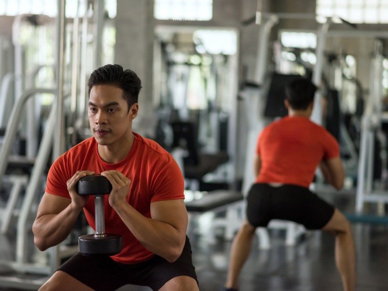 Bài tập Squat giúp phát triển cơ đùi hiệu quả