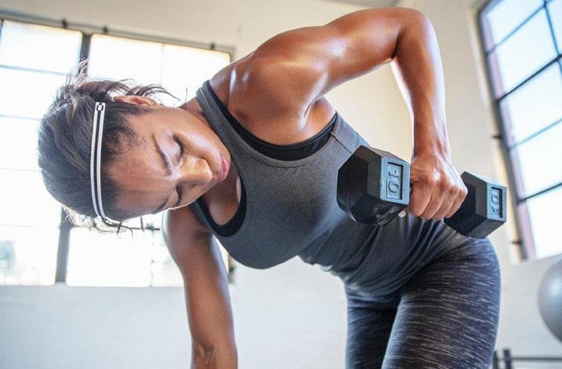 Nam mới bắt đầu hành trình tập gym, chuẩn bị cho lịch tập hiệu quả.