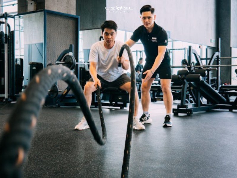 Tập luyện cùng huấn luyện viên chuyên nghiệp sẽ giúp bạn đạt kết quả tốt hơn