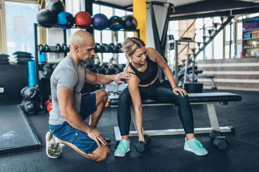 Giáo Án Tập Gym Cho Nữ Mới Bắt Đầu: Bí Quyết Body Đẹp Một phụ nữ thể hiện vóc dáng săn chắc và khỏe mạnh sau khi tuân thủ giáo án tập gym.