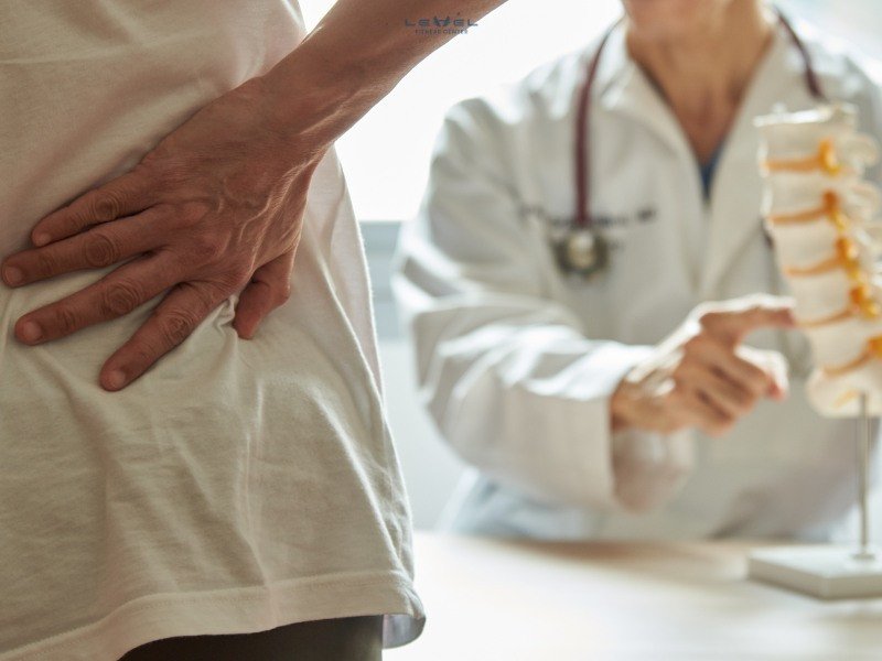 Khi nào đau lưng cần đi khám bác sĩ
