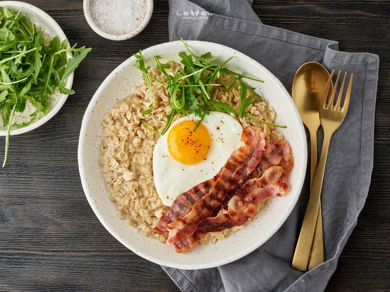 Tại Sao Bạn Buồn Ngủ Khi Tập Gym? Nguyên Nhân và Cách Khắc Phục Hiệu Quả Nên bổ sung các loại thực phẩm giàu carb và protein