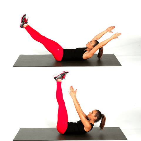 Hình ảnh một người đang thực hiện tư thế plank cơ bản đúng kỹ thuật trên sàn nhà.
